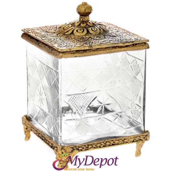 Стъклена кутия с метален капак, злато,  11х11х18 см