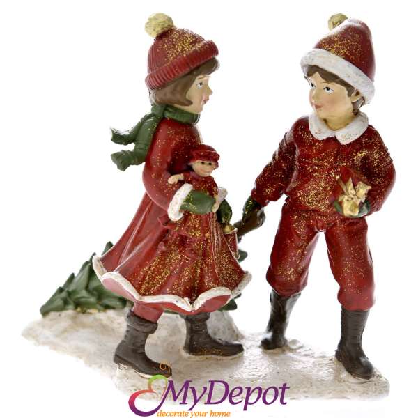 Полирезинови момче и момиче с червени дрехи, 13х12 см