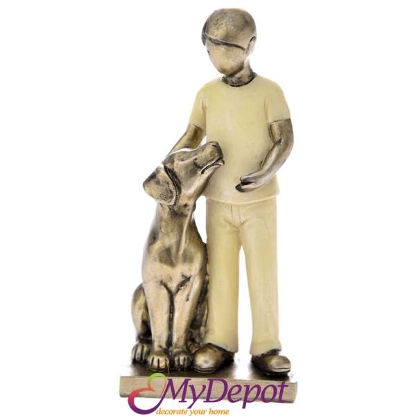 Статуетка - момче с кремави дрехи и куче, 7х6х16 см