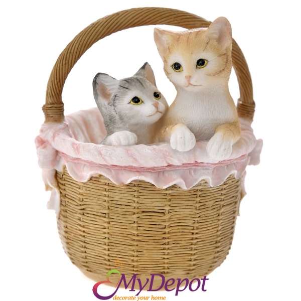 Фигурка - котета в кошница. Едното е кафяво, а другото бежовов. Размер: 11х9х13 см