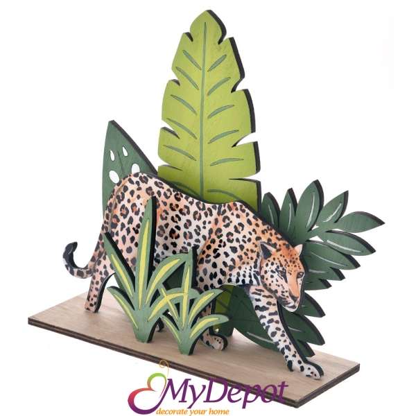 Леопард сред джунглата. Изработено от дърво с рамер: 16х6х30 см