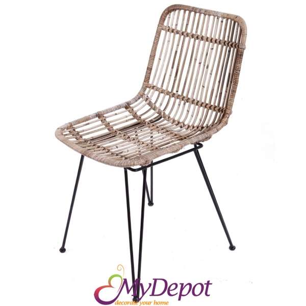 Плетен ратанов стол с метални черни крака, 43х60х85 см