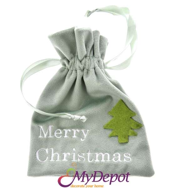 Торбичка от ментово зелено кадифе с бродиран надпис MERRY CHRISTMAS, 14х18 см