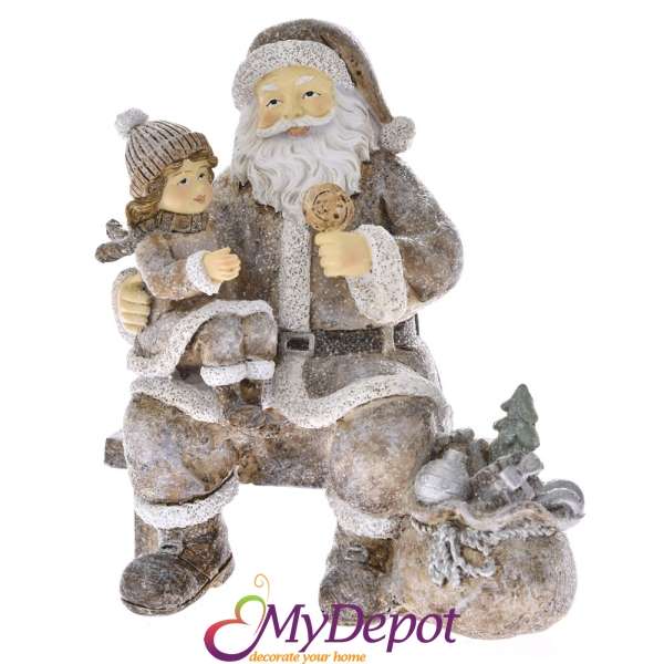 Поли фигурка - Дядо Коледа в сив кожух с дете и подаръци, 15х10х16,5 см