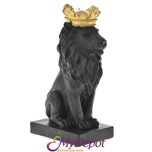 Статуетка черен лъв с корона от полирезин. 11х17х28 см