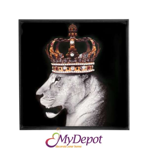 Картина с маслени бои с лъвица с корона в черна рамка върху щамповано платно 50х3х50см.