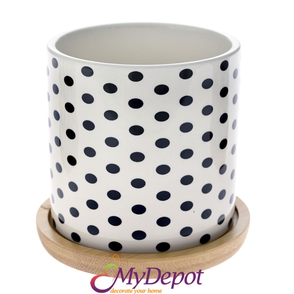 Керамична бяла кашпа с дървена чинийка, 8,8х8,5х8,5 см